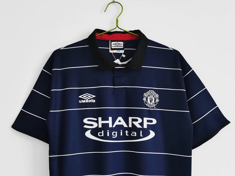 Manchester United 1999-2000 Away Retro